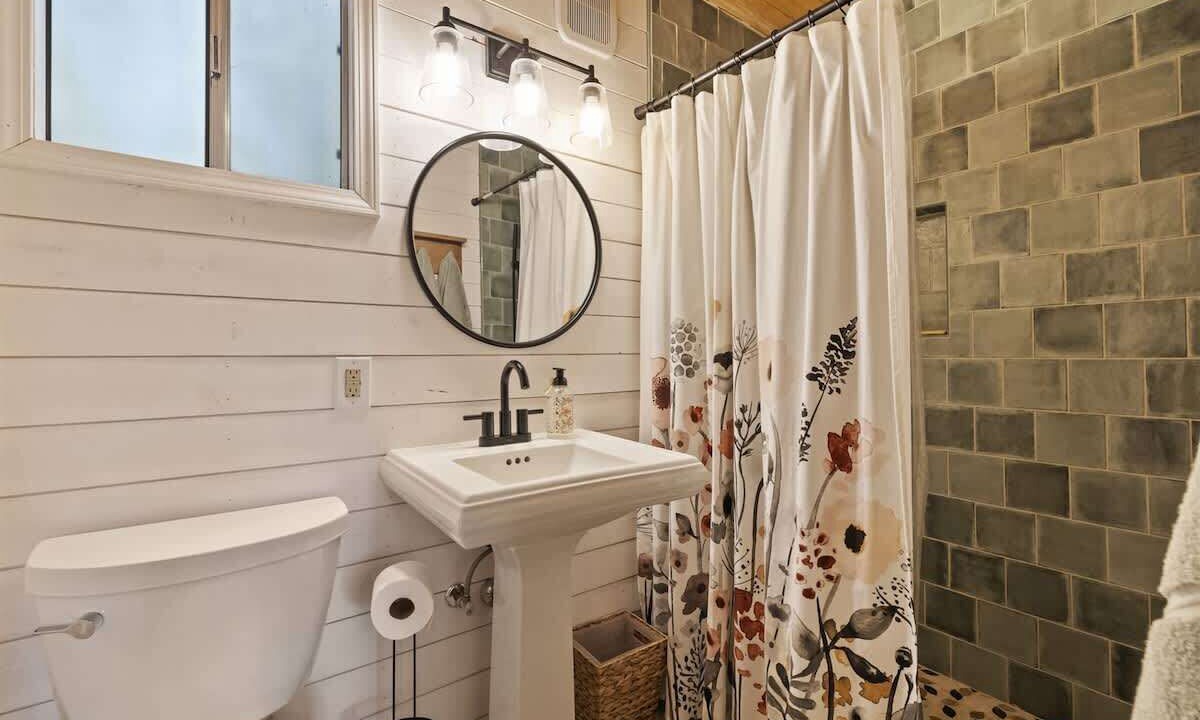 Photo of Bathroom in Mi-Wuk Village