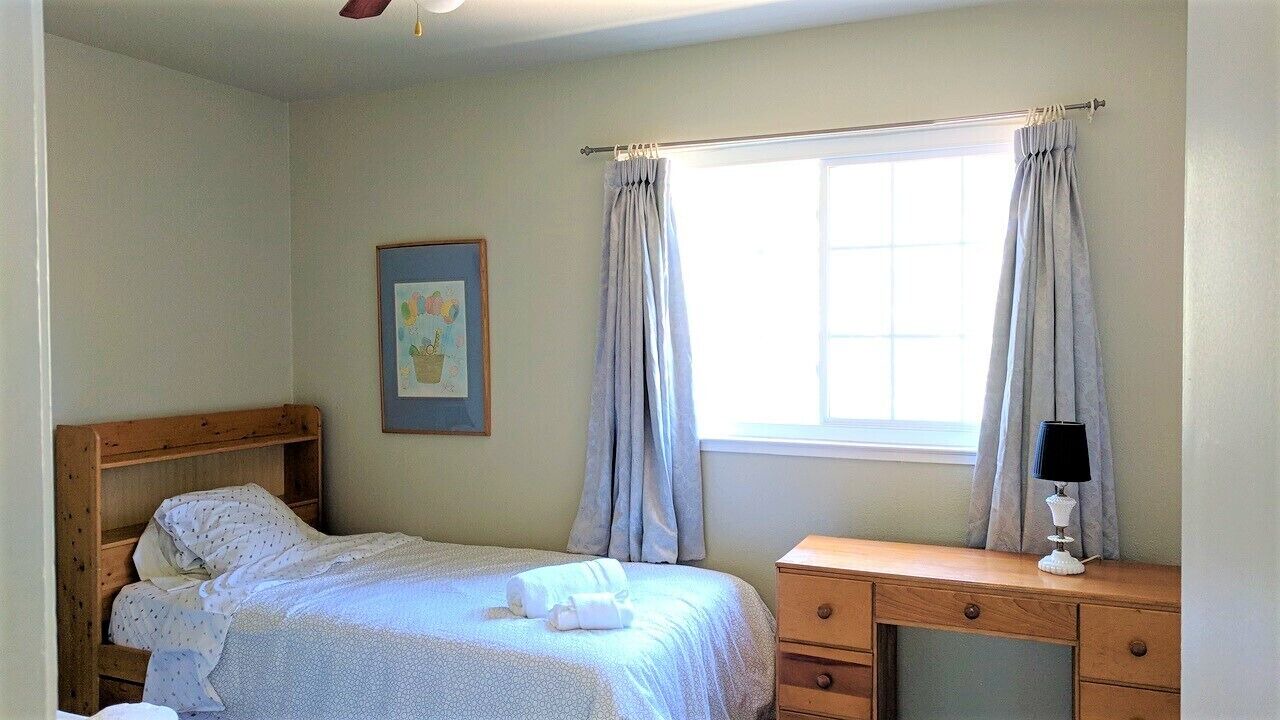 Photo of Bedroom in Oakland