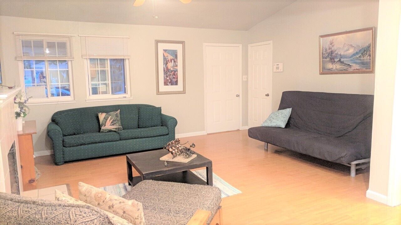 Photo of Livingroom in Oakland