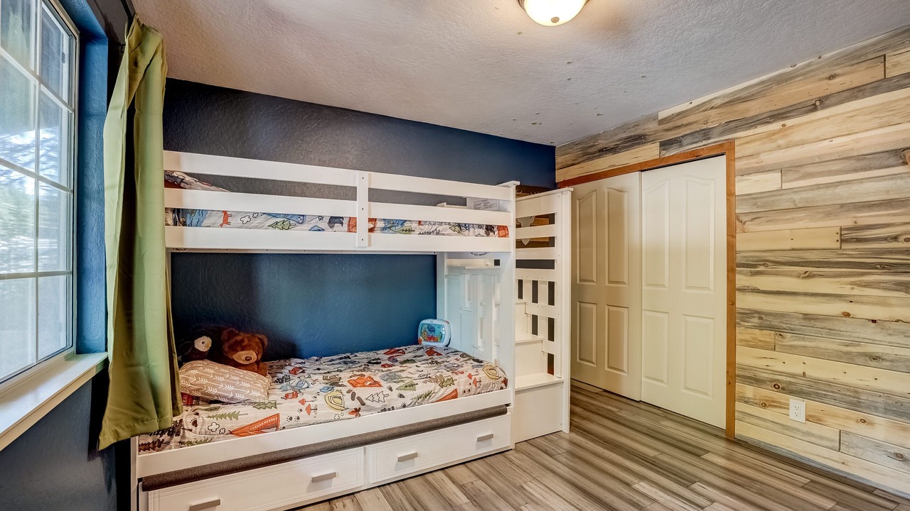 Photo of Bedroom in Country Club Estates