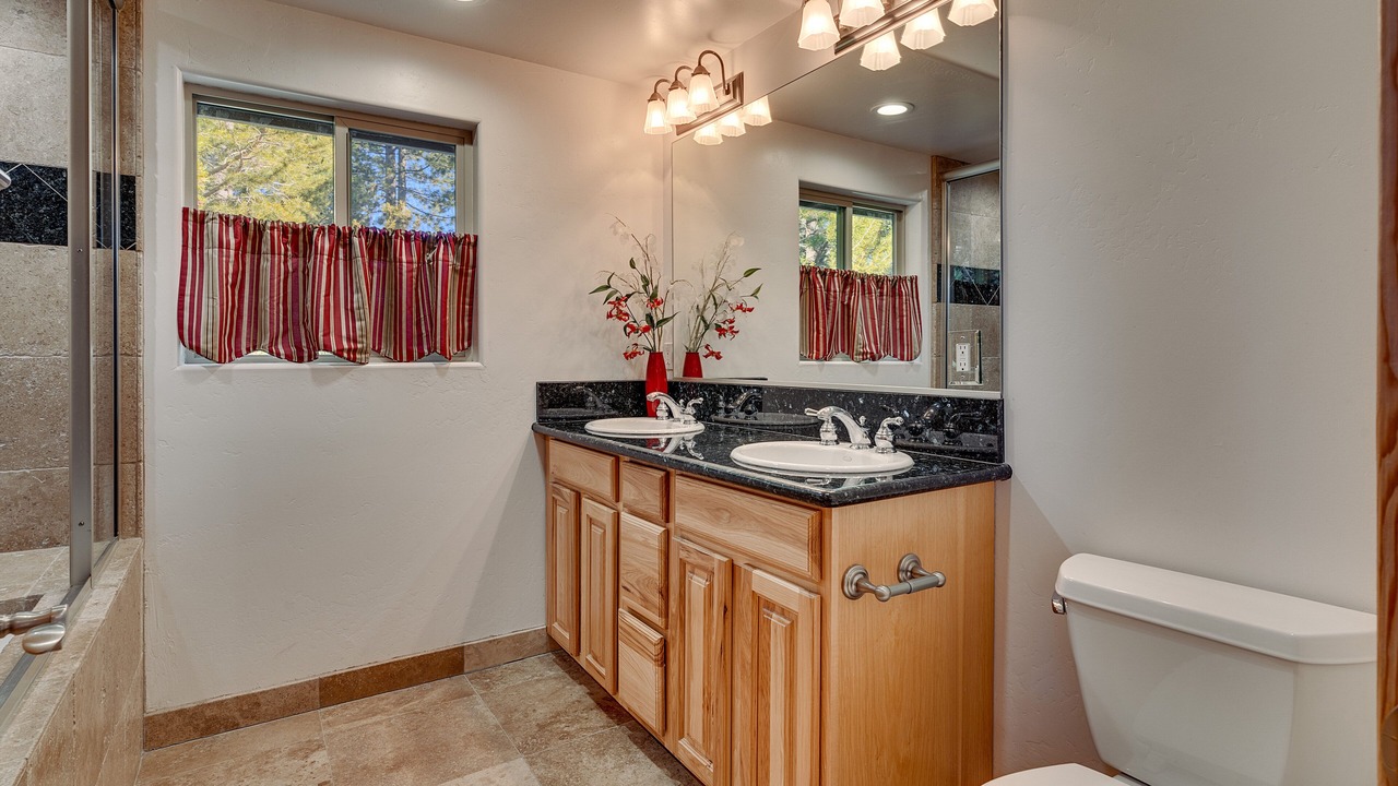 Photo of Bathroom in Pioneer Trail