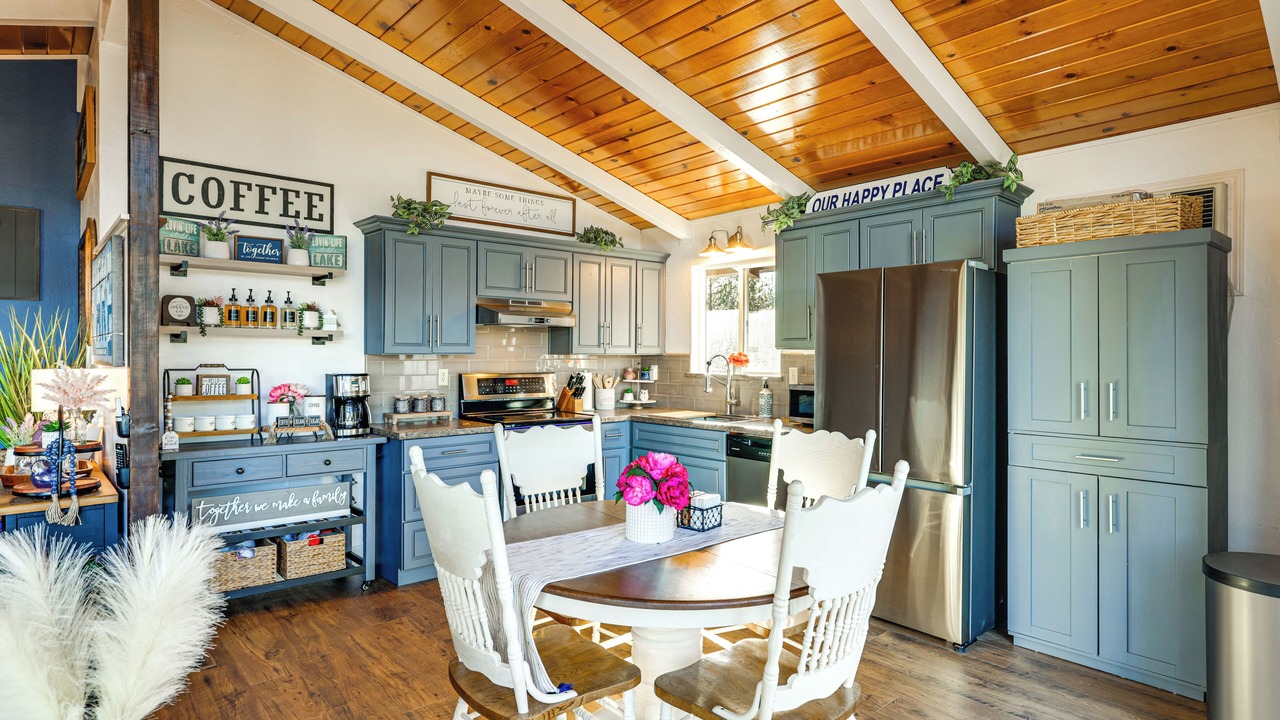 Photo of Kitchen in Groveland