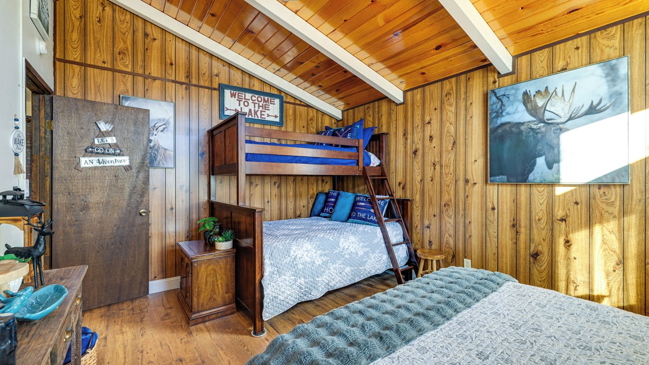 Photo of Bedroom in Groveland
