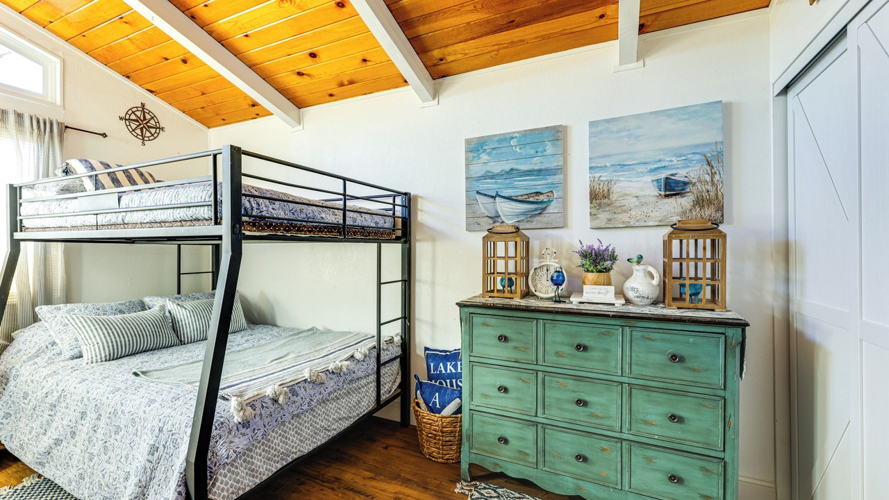Photo of Bedroom in Groveland