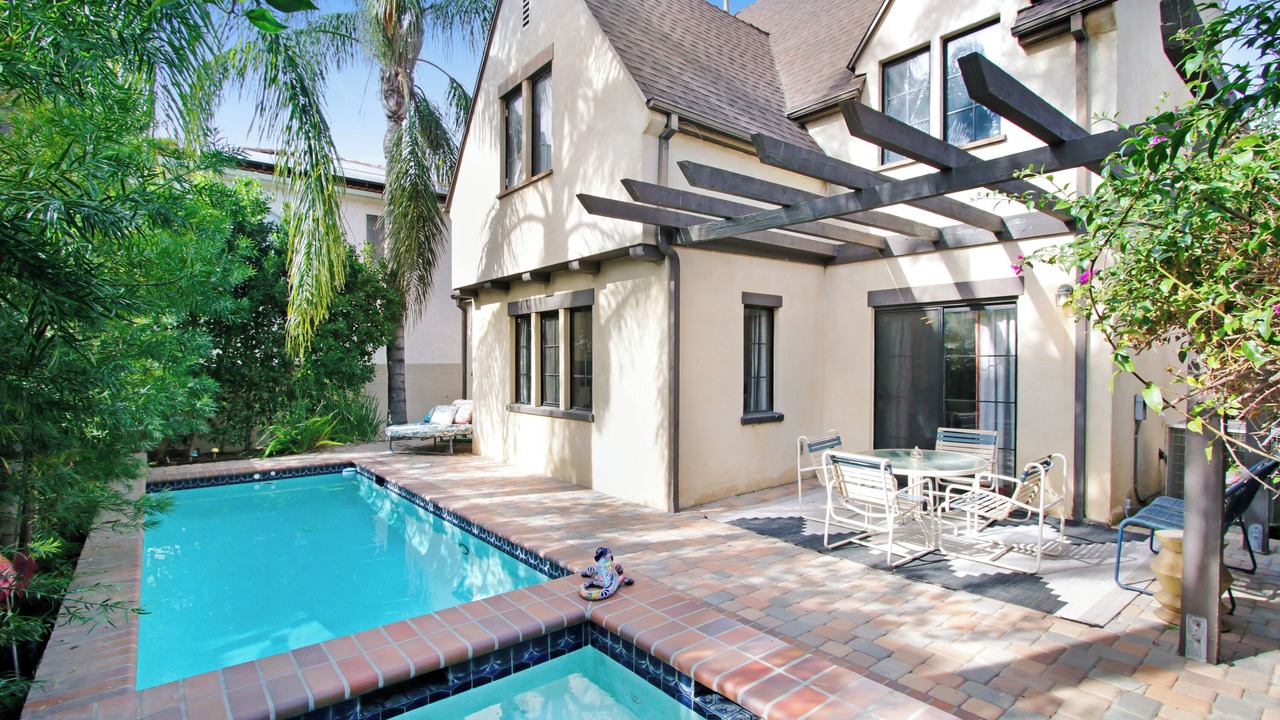 Photo of Outdoor in Panorama City
