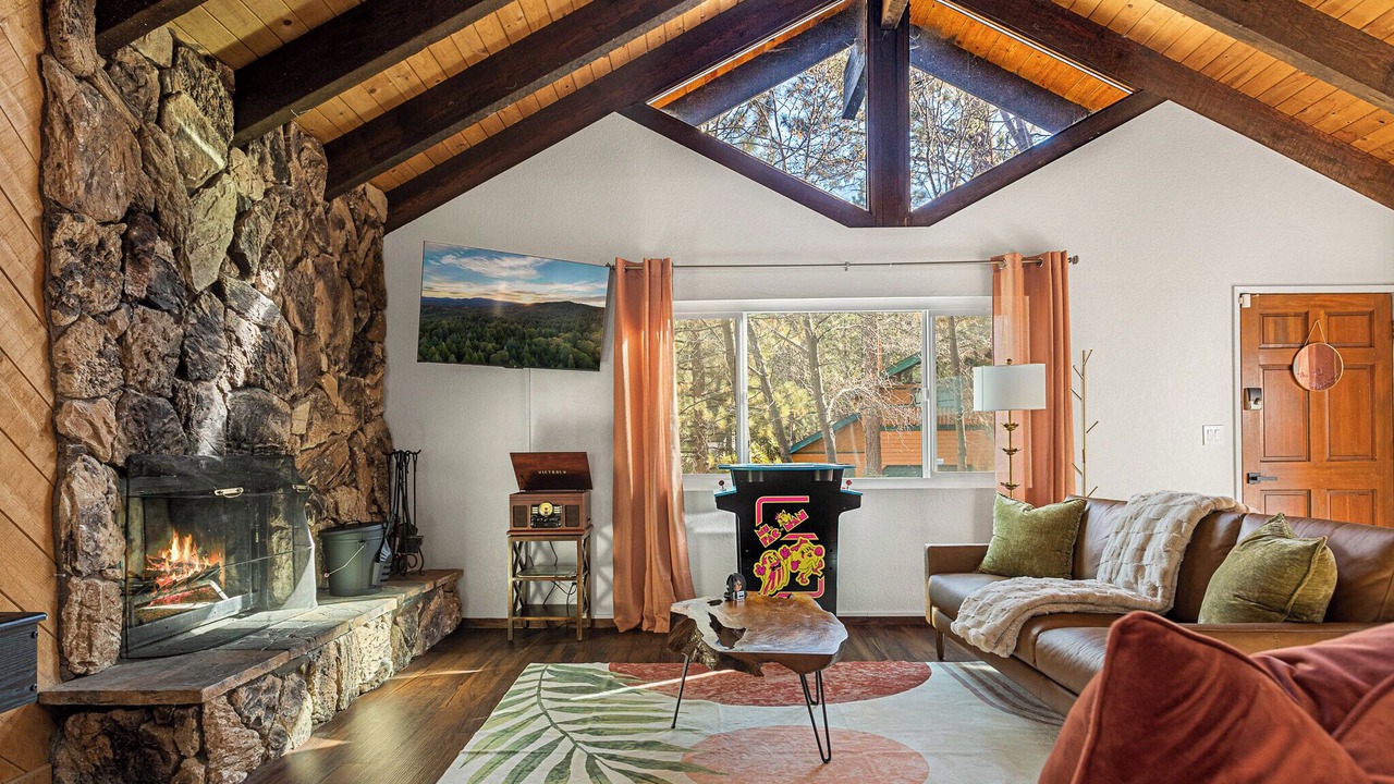 Photo of Livingroom in Summit Estates