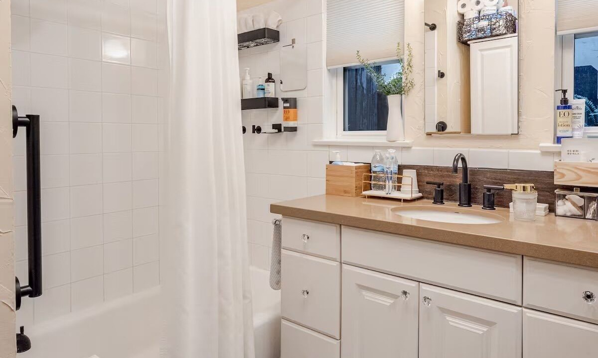 Photo of Bathroom in North Hollywood