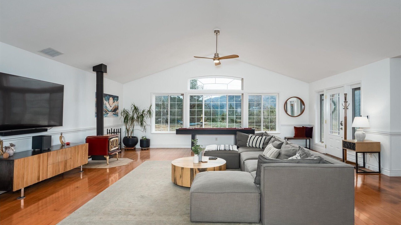 Photo of Livingroom in Oakhurst