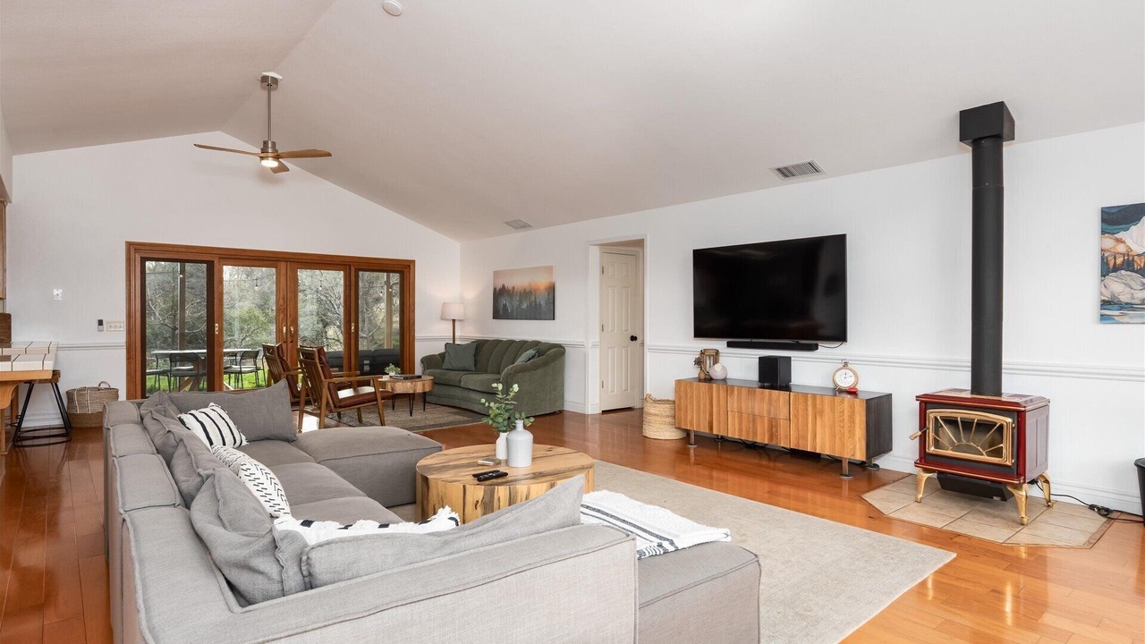 Photo of Livingroom in Oakhurst