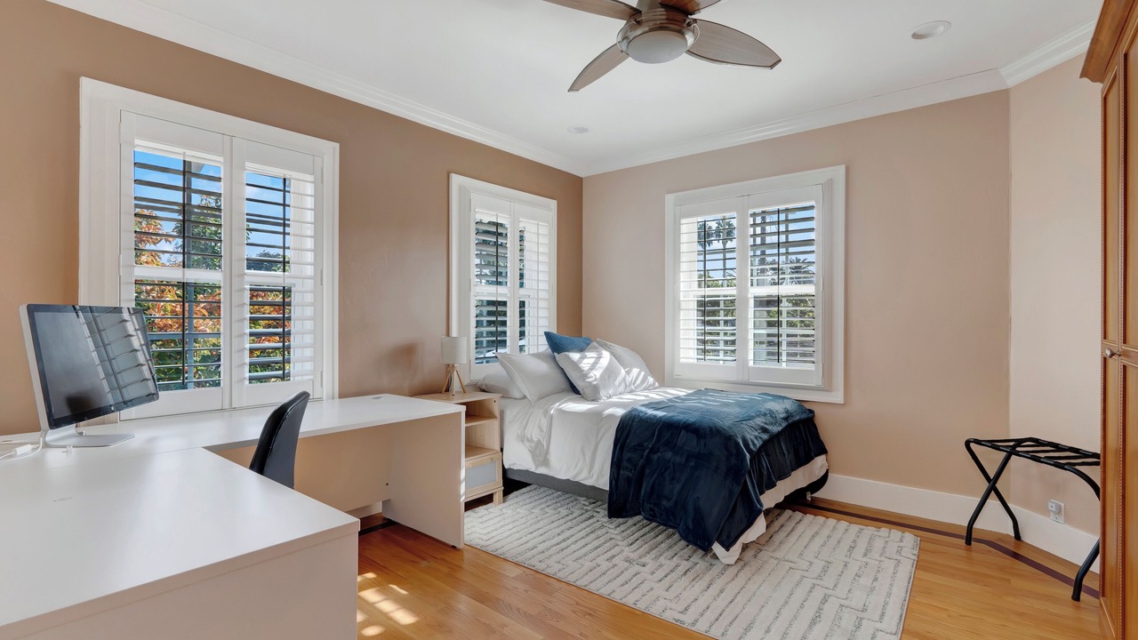 Photo of Bedroom in Shasta-Hanchett Park