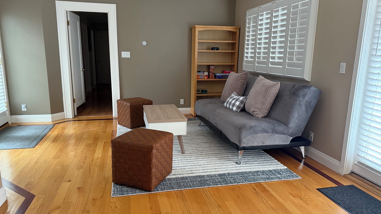 Photo of Livingroom in Shasta-Hanchett Park