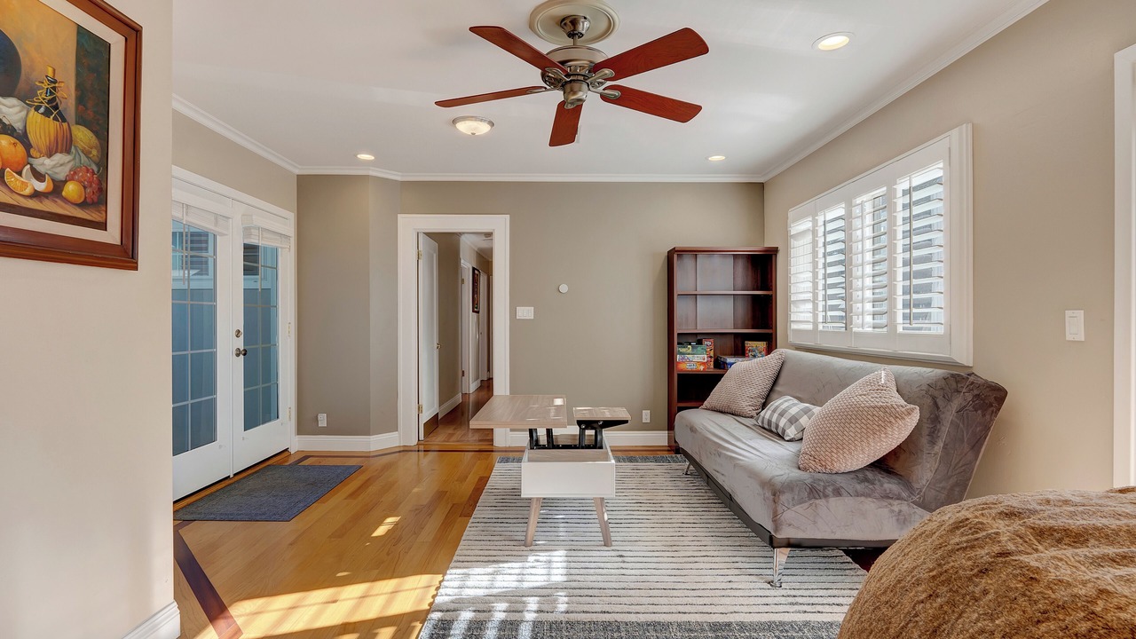 Photo of Livingroom in Shasta-Hanchett Park