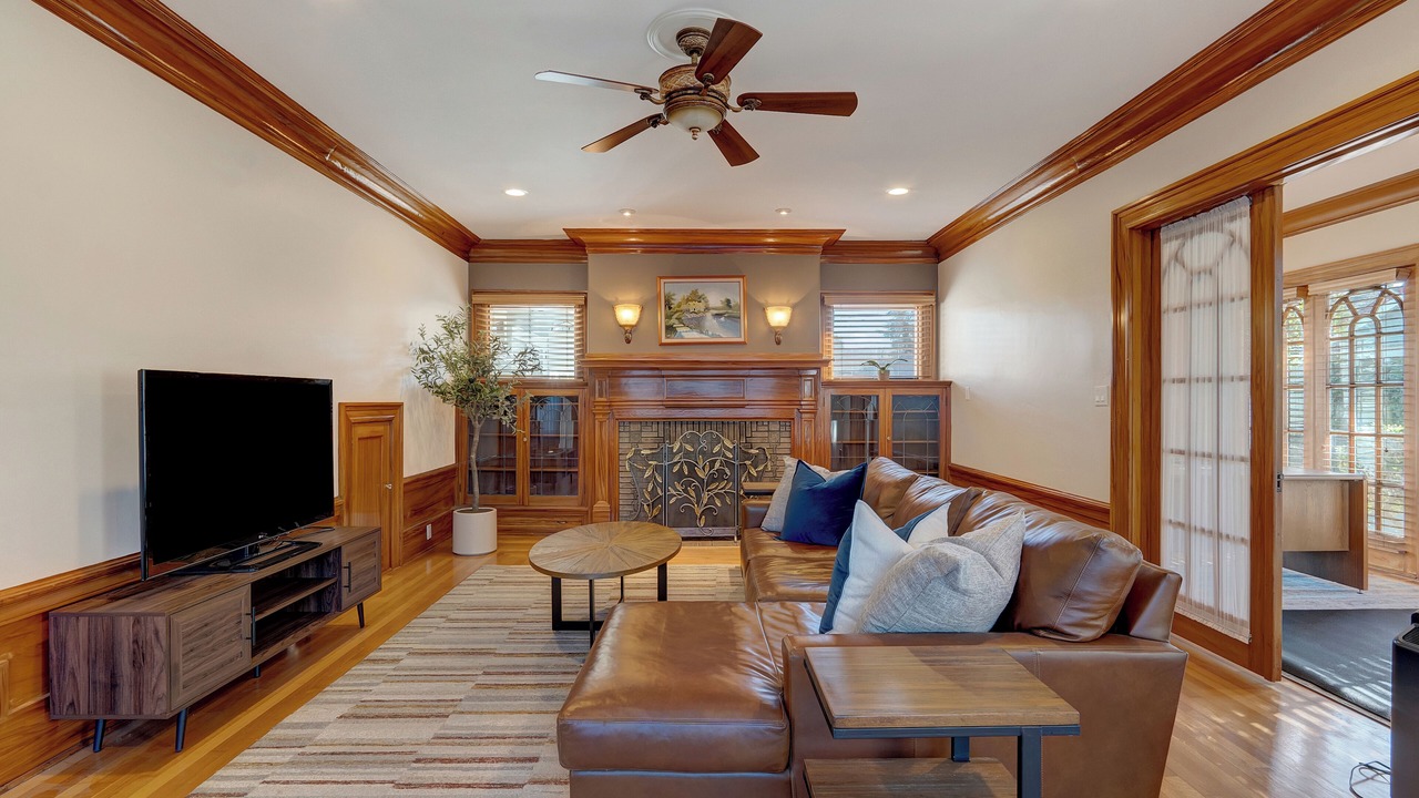 Photo of Livingroom in Shasta-Hanchett Park