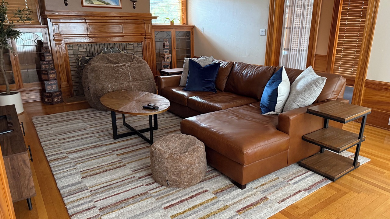 Photo of Livingroom in Shasta-Hanchett Park