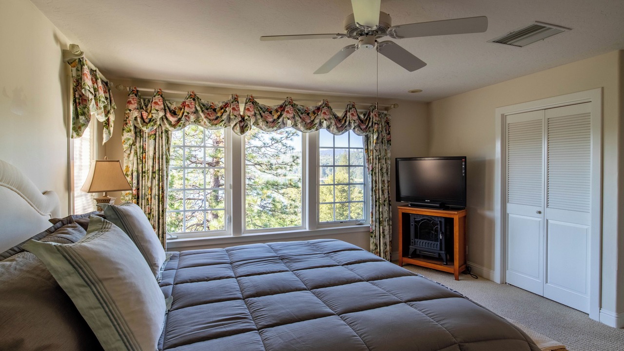Photo of Bedroom in Bass Lake