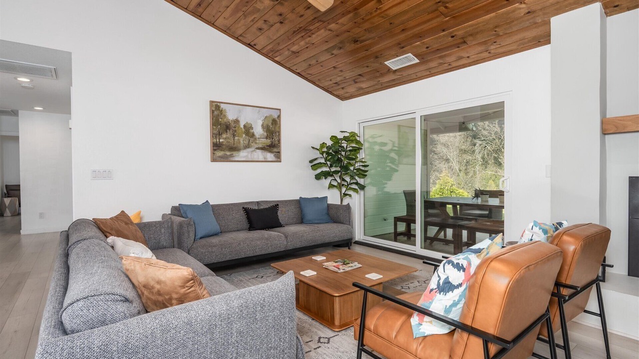 Photo of Livingroom in Oakhurst
