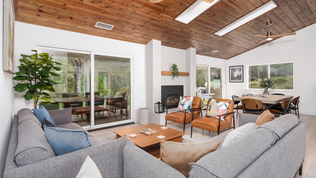 Photo of Livingroom in Oakhurst