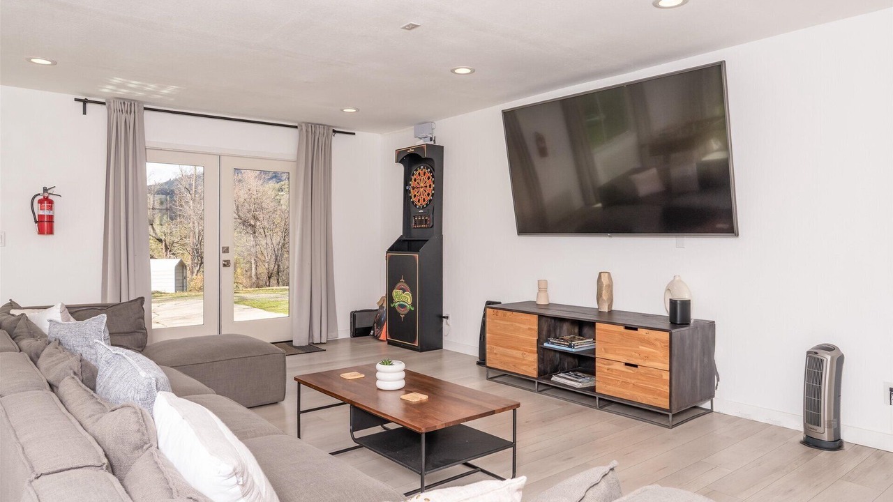 Photo of Livingroom in Oakhurst