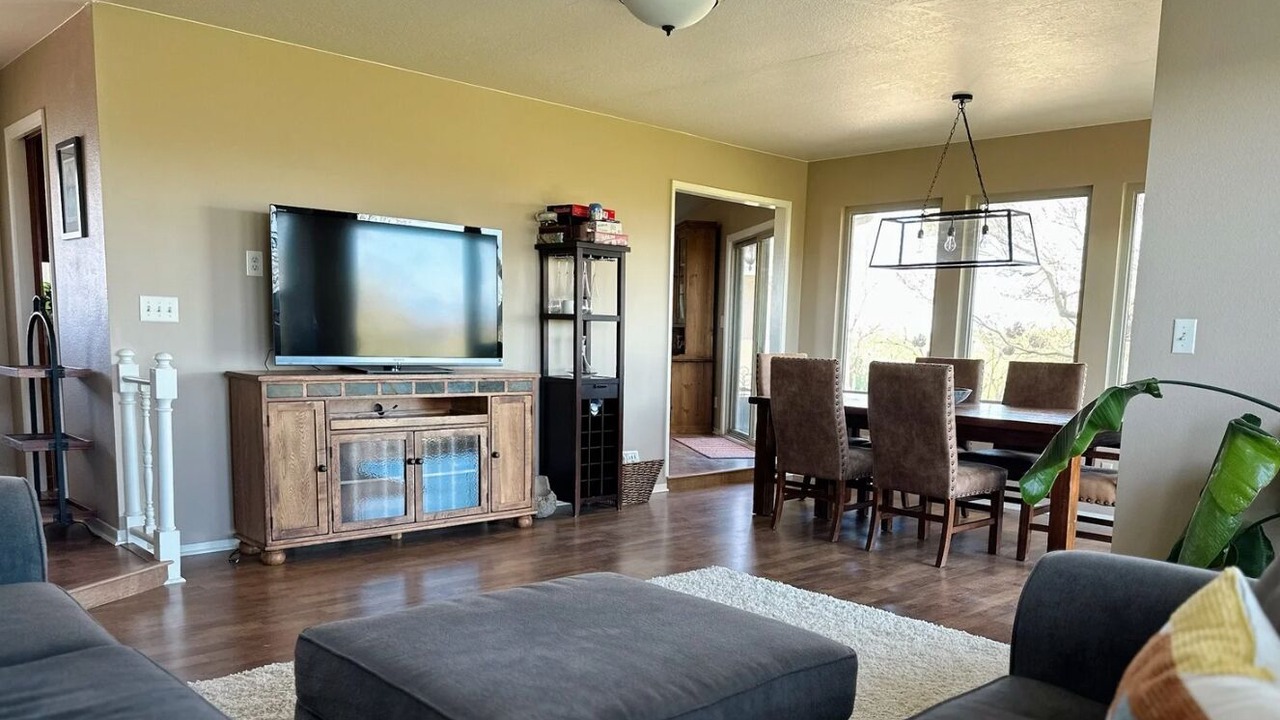 Photo of Livingroom in Central Valley