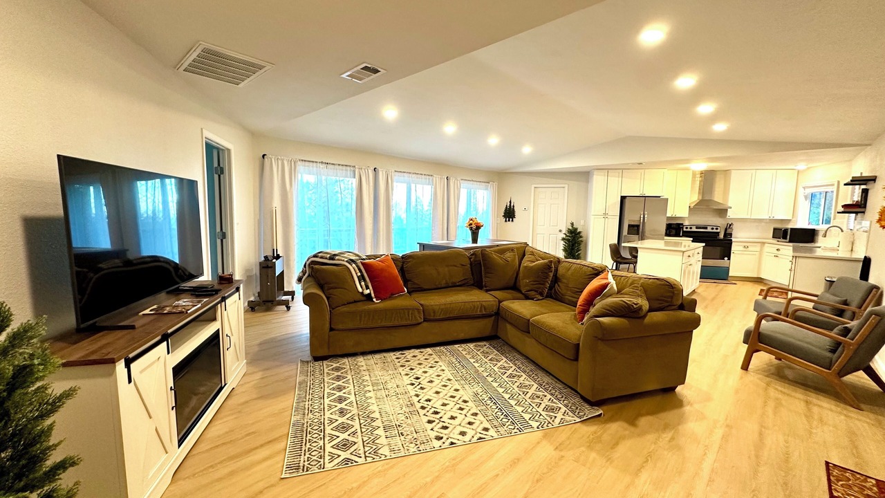Photo of Bedroom in Phoenix Lake-Cedar Ridge