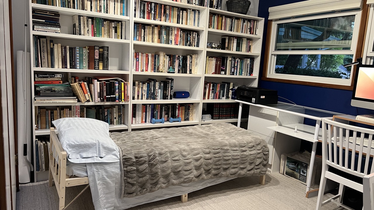 Photo of Bedroom in Monterey Ter