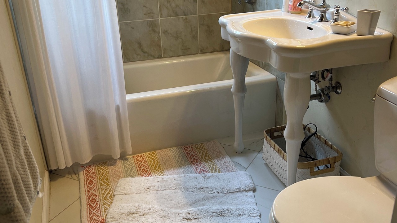Photo of Bathroom in Monterey Ter