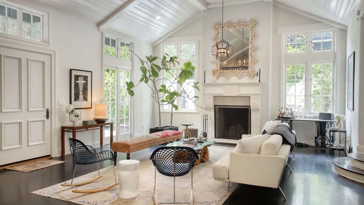 Photo of Livingroom in Hollywood Hills West