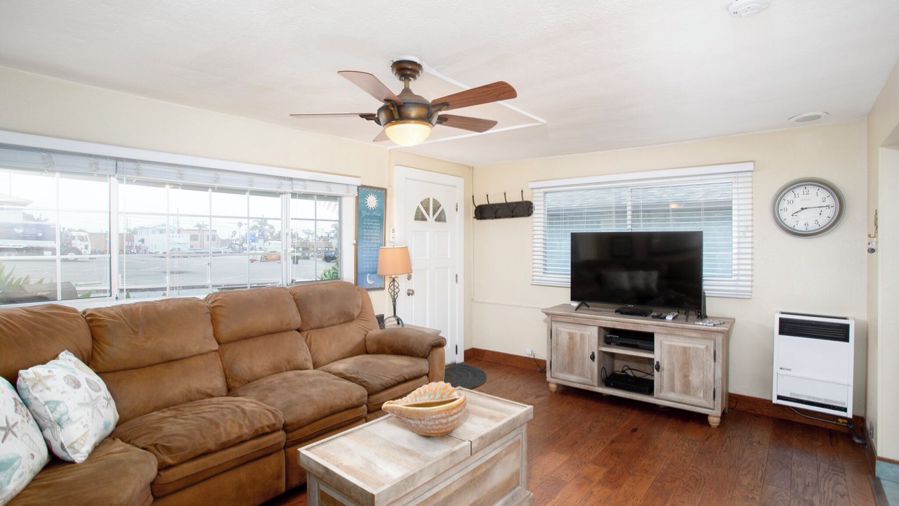 Photo of Livingroom in Downtown