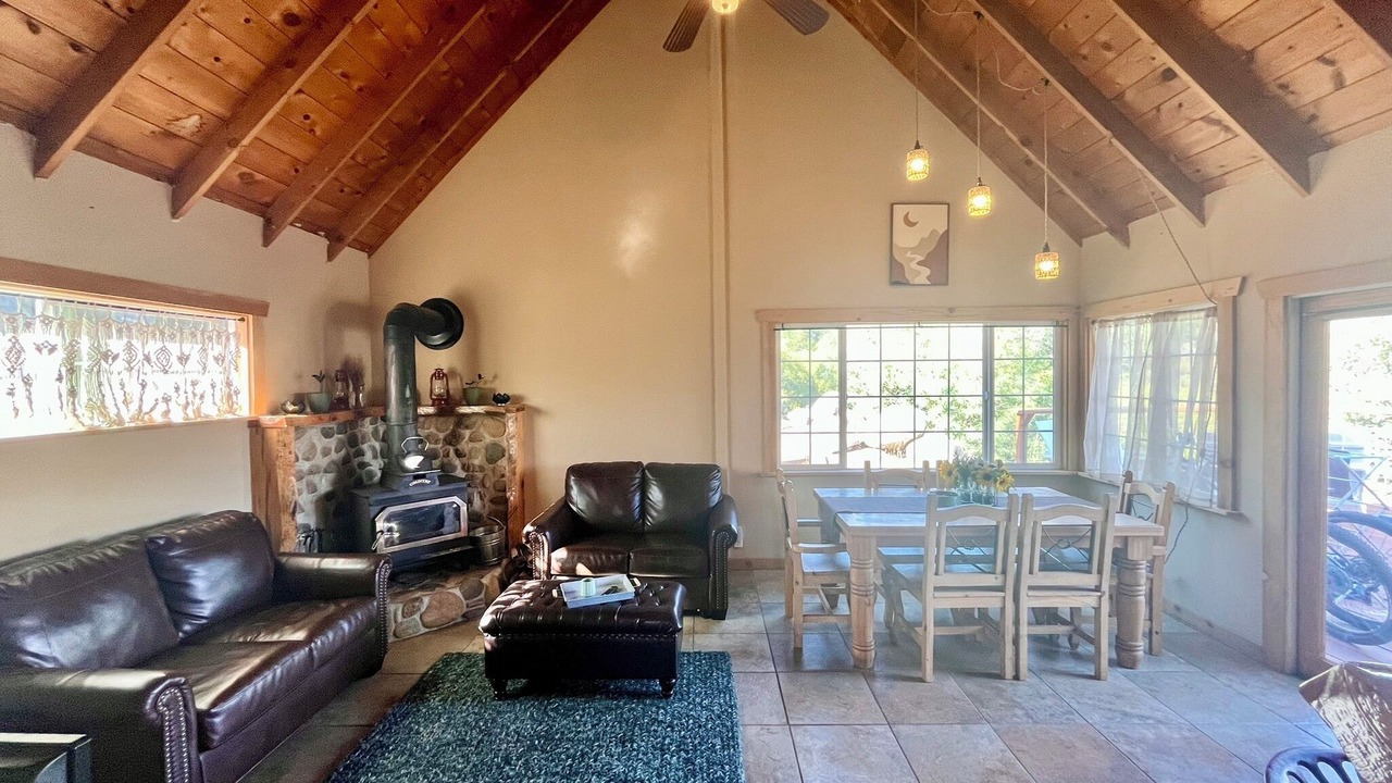 Photo of Livingroom in Kernville