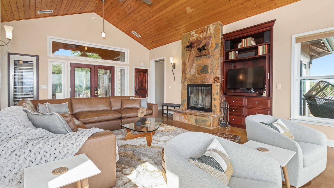 Photo of Livingroom in Oakhurst