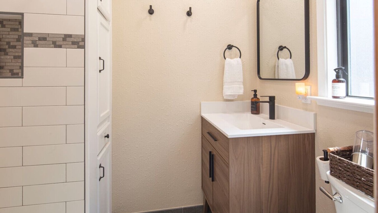 Photo of Bathroom in Long Barn