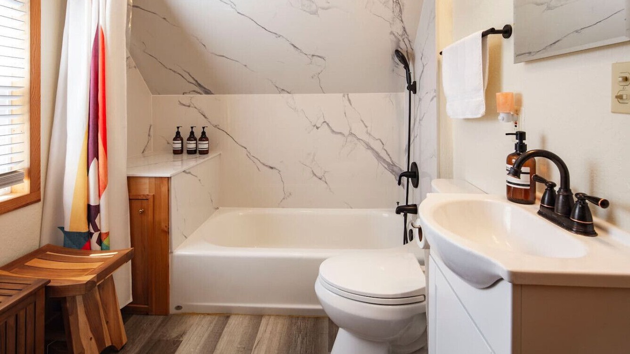 Photo of Bathroom in Long Barn