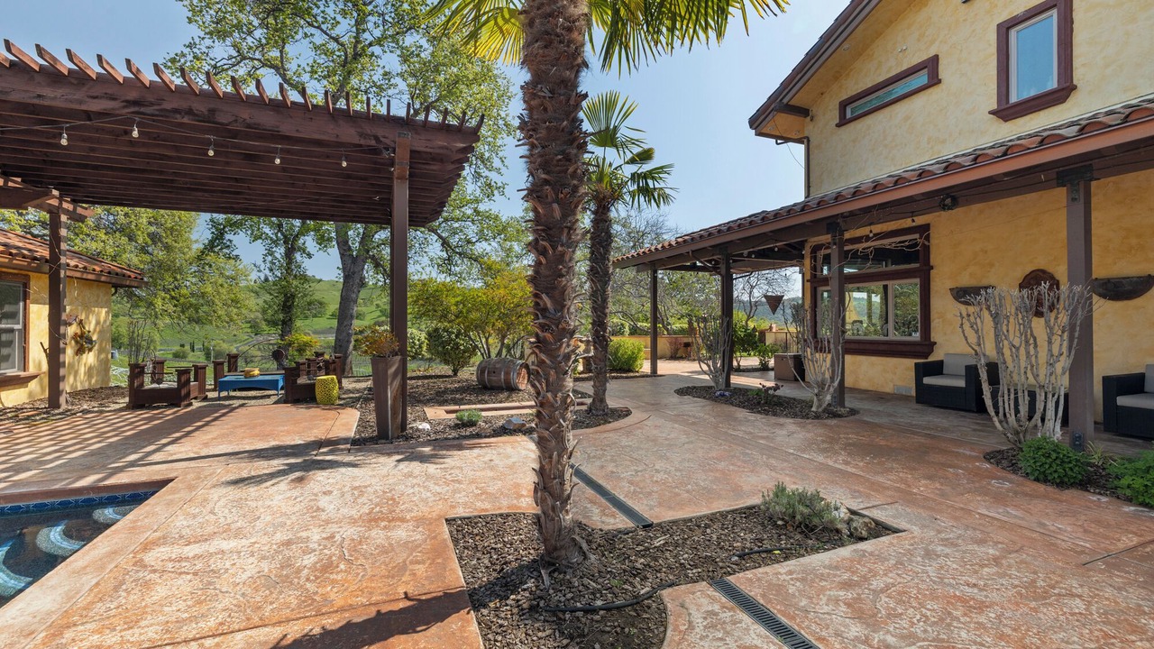 Photo of Patio Balcony in Angels Camp