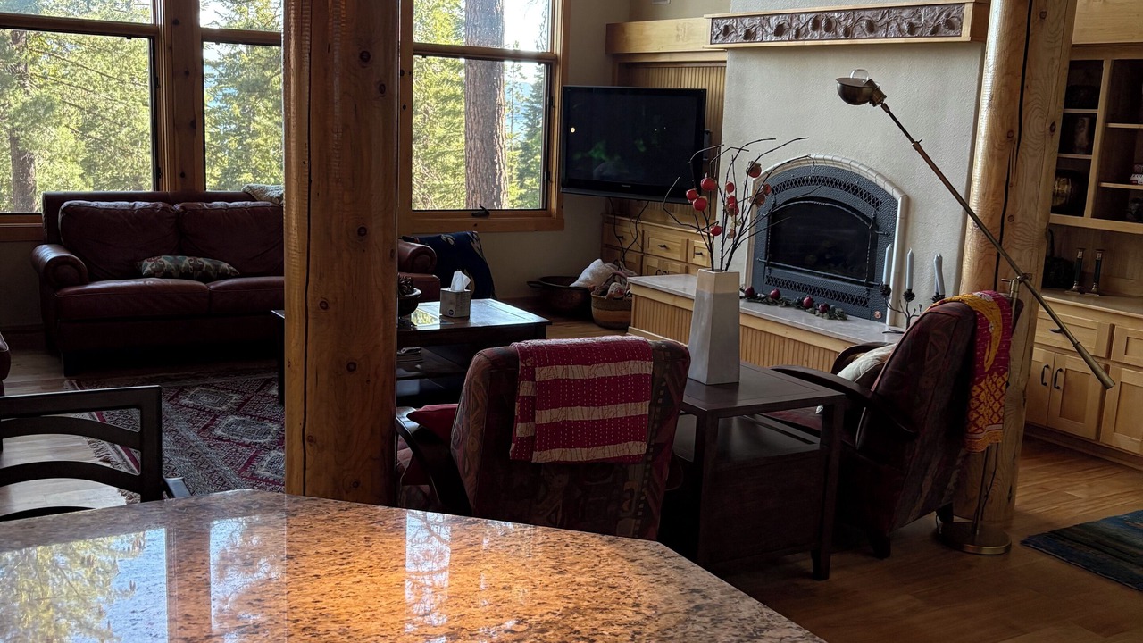 Photo of Livingroom in Lake Almanor West