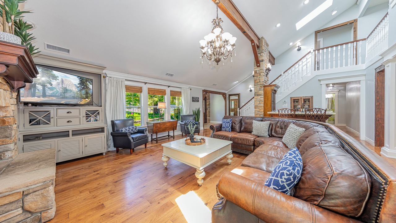Photo of Livingroom in Bass Lake