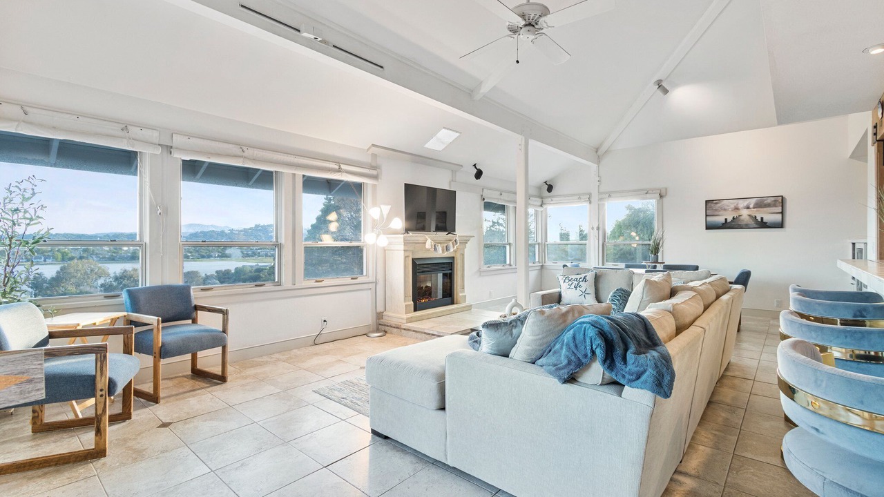 Photo of Livingroom in Country Club