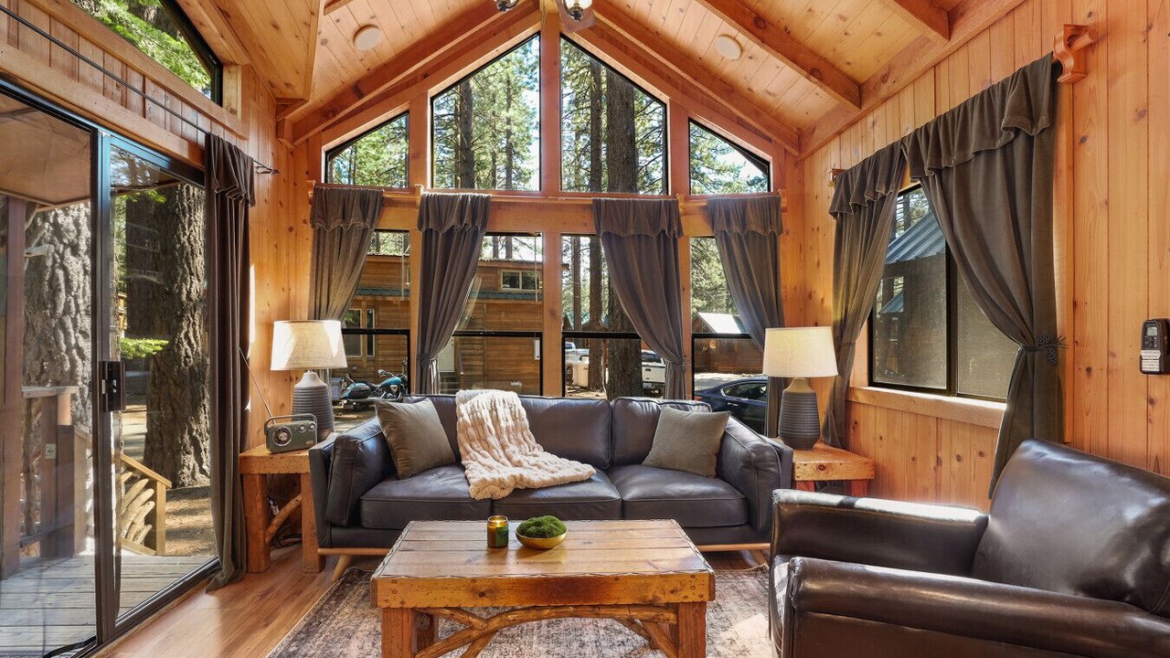 Photo of Livingroom in Tahoe Valley