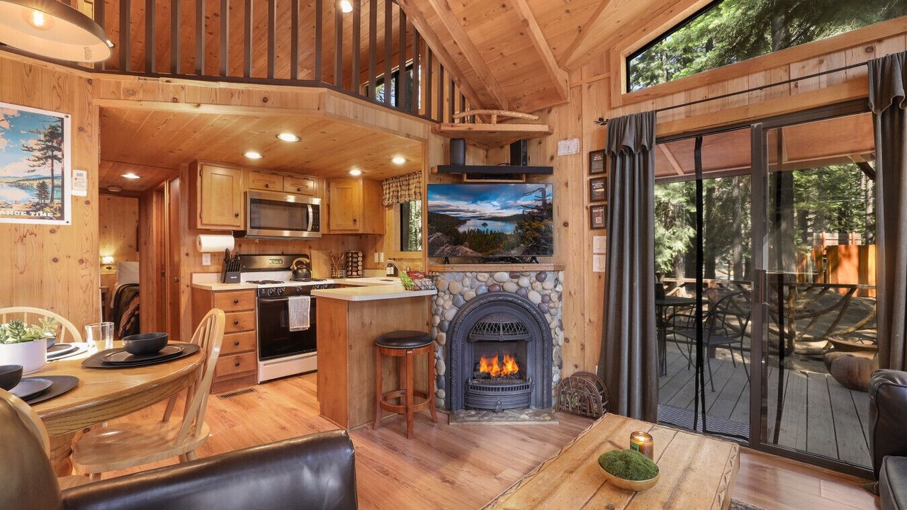 Photo of Livingroom in Tahoe Valley