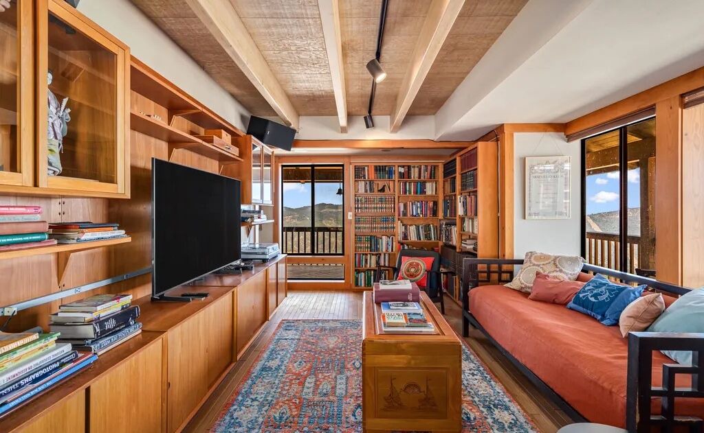 Photo of Livingroom in Groveland