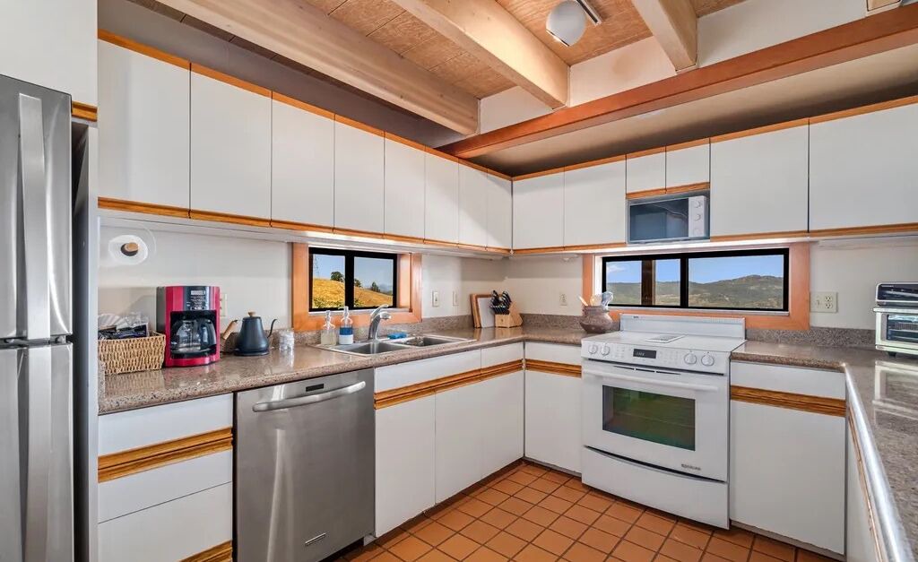 Photo of Kitchen in Groveland