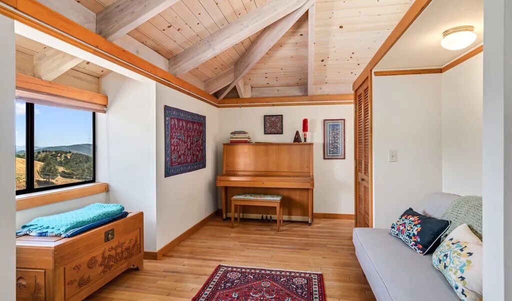 Photo of Livingroom in Groveland