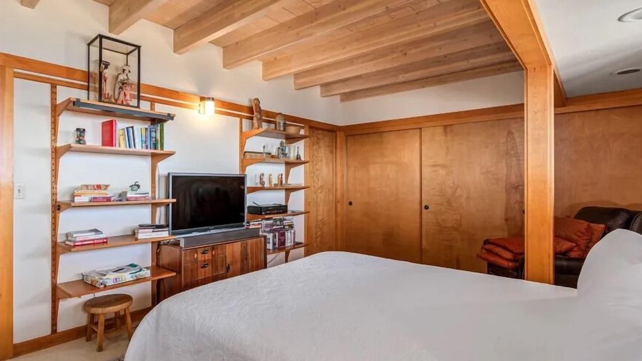Photo of Bedroom in Groveland