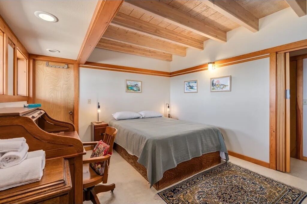 Photo of Bedroom in Groveland
