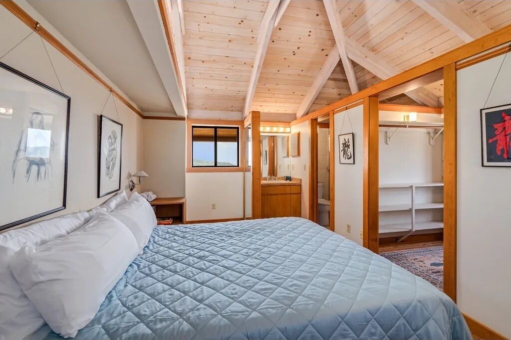 Photo of Bedroom in Groveland