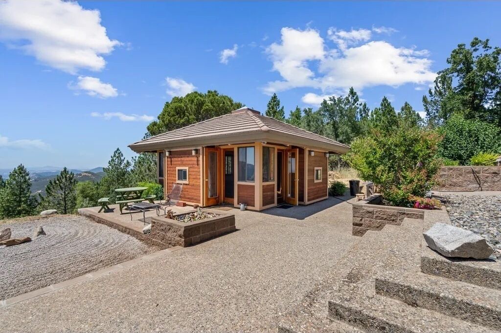 Photo of Outdoor in Groveland