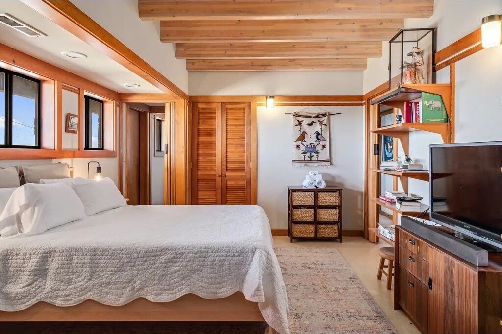 Photo of Bedroom in Groveland