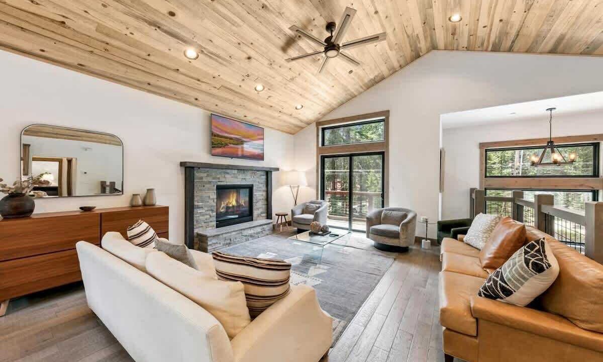 Photo of Livingroom in North Upper Truckee