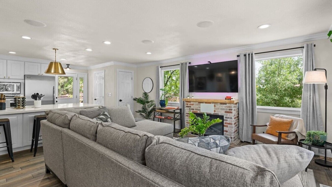 Photo of Livingroom in West University