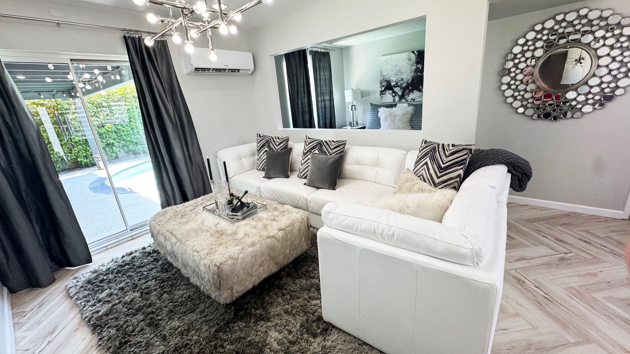 Photo of Livingroom in Palm Desert