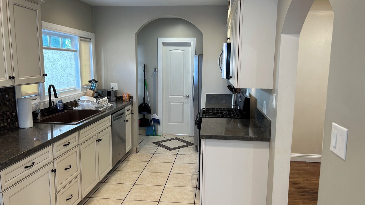 Photo of Kitchen in Mid-Wilshire